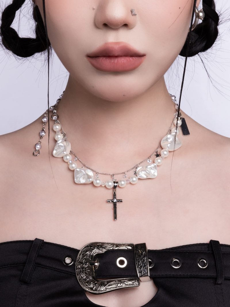 BaroquePearlCrossCharmNecklace5