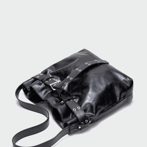 BlackStrapShoulderBag1