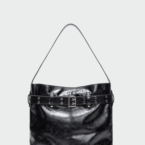 BlackStrapShoulderBag4