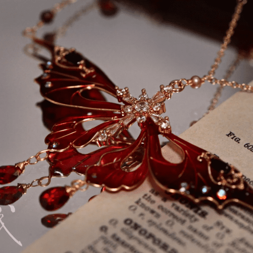 BloodyButterflyNecklace2