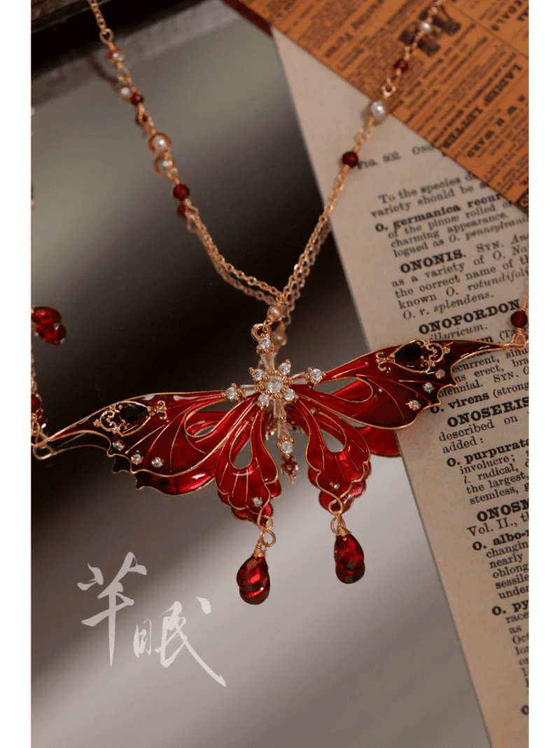 BloodyButterflyNecklace3