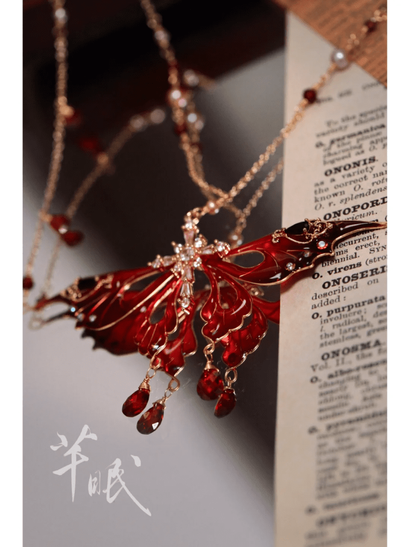 BloodyButterflyNecklace4