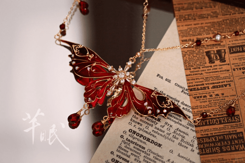 BloodyButterflyNecklace5