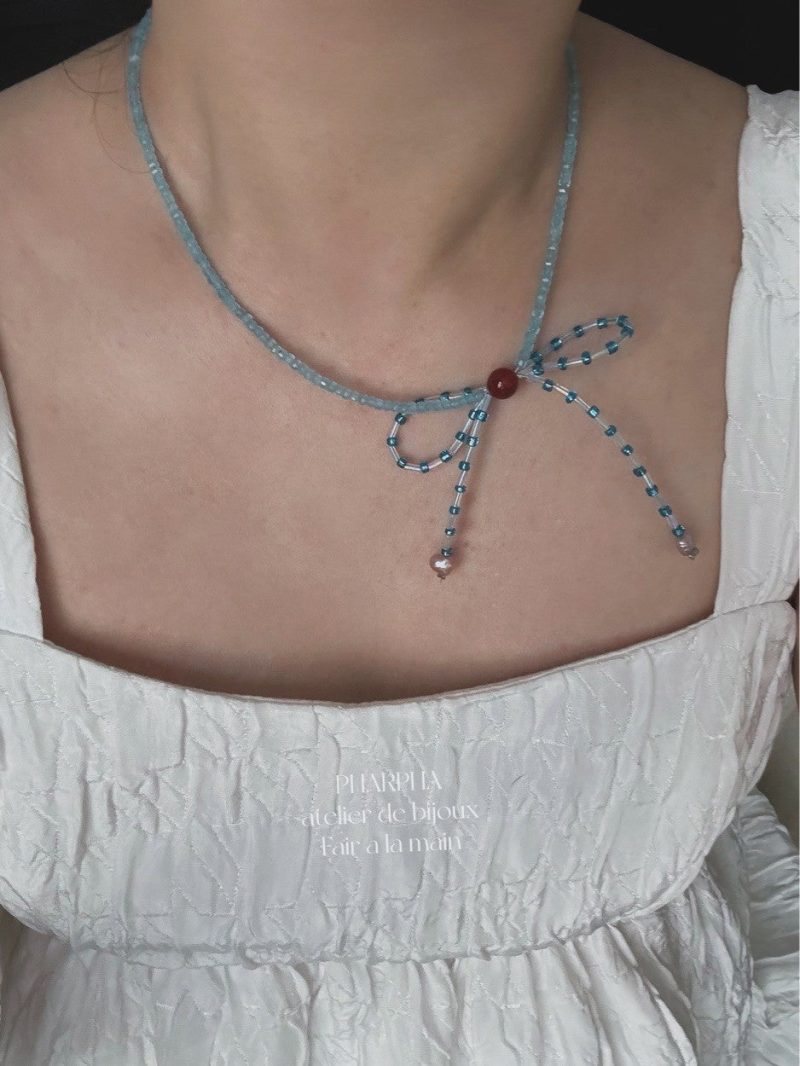 BlueBowPearlBeadedNecklace3