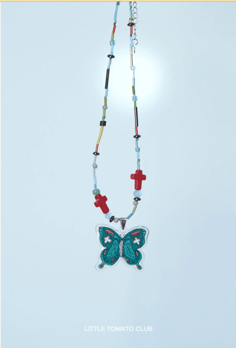 BlueButterflyCharmShrinkPlasticNecklace1