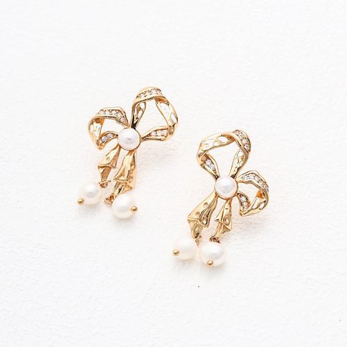 BowPearlEarrings1 c1f5fa8b 9ac5 4fce a134 05d3a53e7263