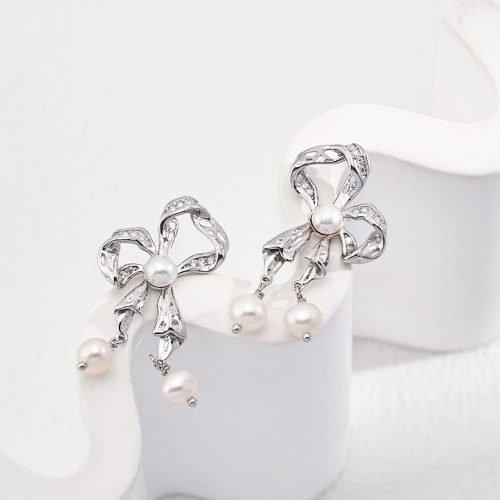 BowPearlEarrings2 23174bce ca2c 4900 b010 8642060fbb78