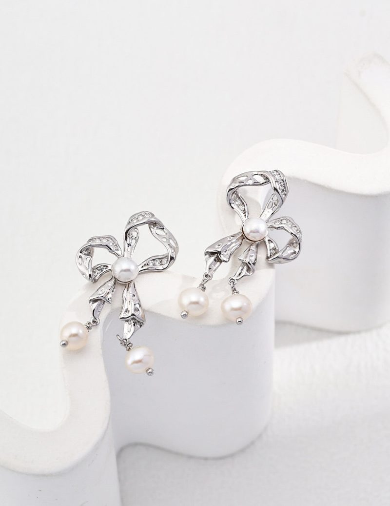 BowPearlEarrings2 23174bce ca2c 4900 b010 8642060fbb78