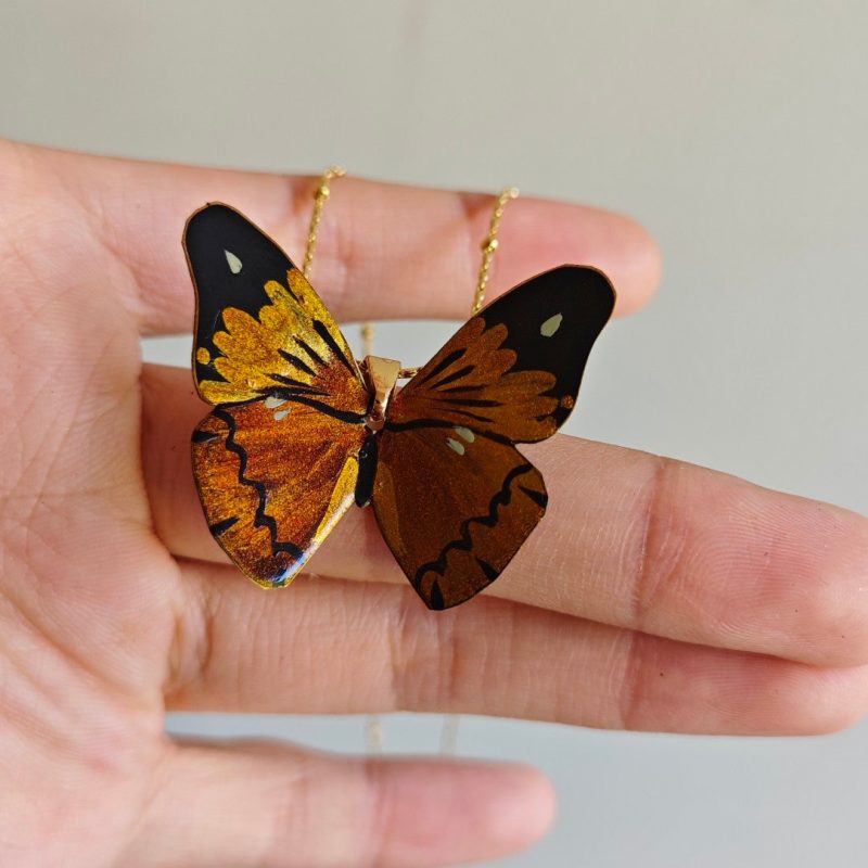 ChineseLacquerGoldenButterflyNecklace1