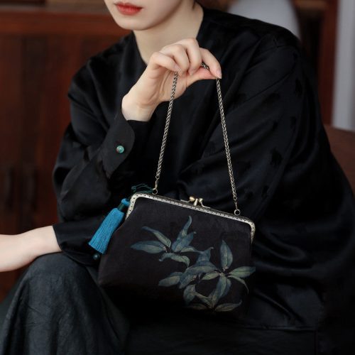 ChinoiserieFrameClutchBag5