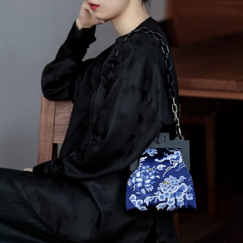 Chinoiserie BlueFlowerEmbroideryFrameClutchBag11