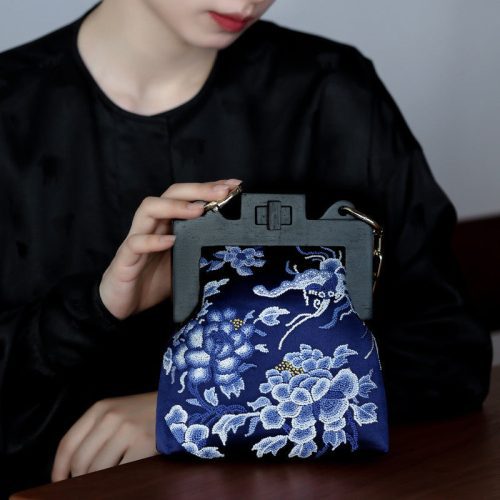 Chinoiserie BlueFlowerEmbroideryFrameClutchBag12