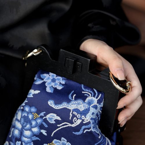 Chinoiserie BlueFlowerEmbroideryFrameClutchBag9