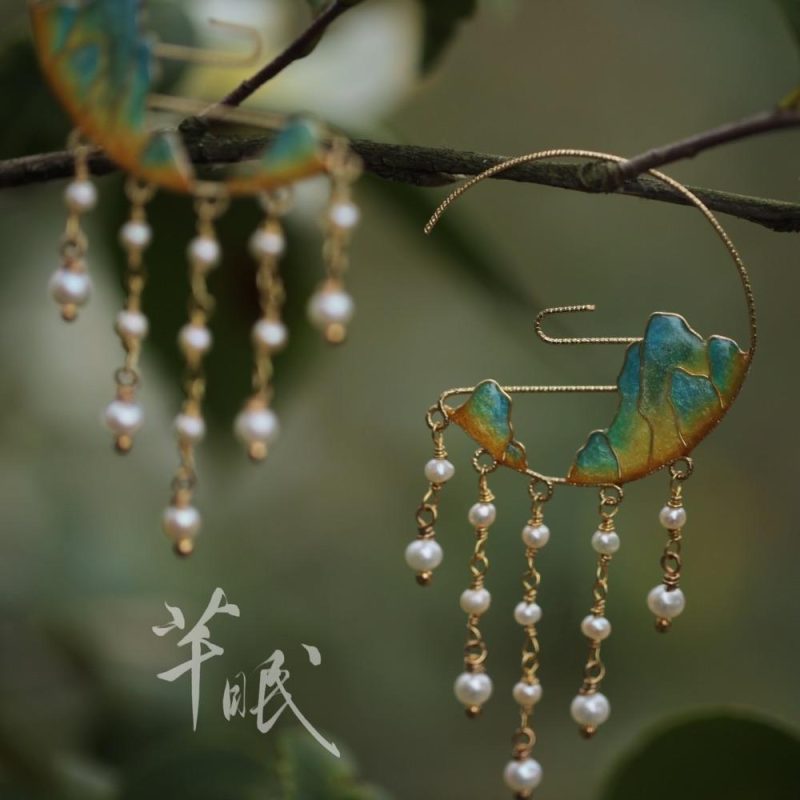 Chinoiserie GreenMountainsNecklace2