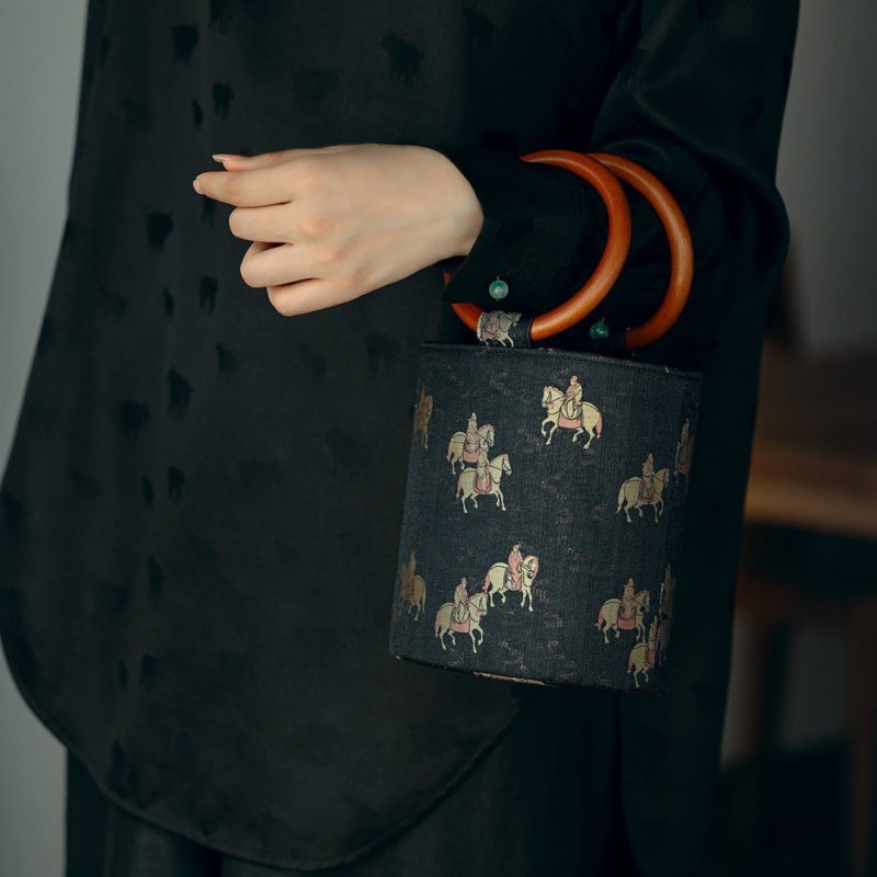 Chinoiserie HorsePictureWoodenHandleBucketBag3