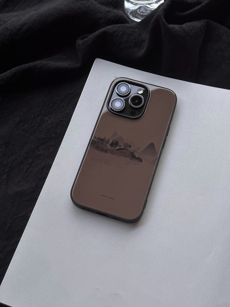 Chinoiserie MountainReflectionPhoneCase3