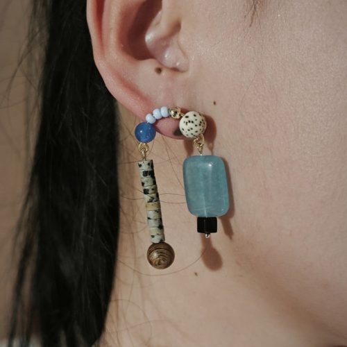 Chinoiserie NaturalSandalwoodAsymmetricBlueEarrings4 da462b7c b9b7 49c9 b1b7 e190c3c3dc6a