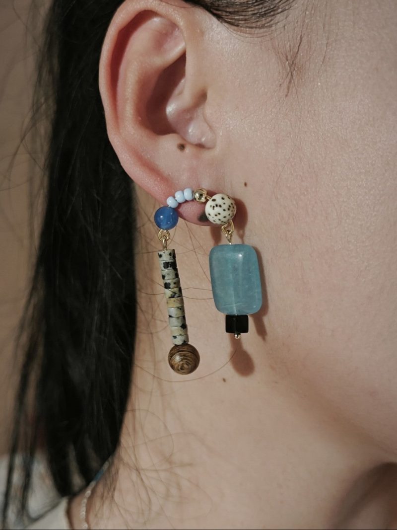 Chinoiserie NaturalSandalwoodAsymmetricBlueEarrings4 da462b7c b9b7 49c9 b1b7 e190c3c3dc6a