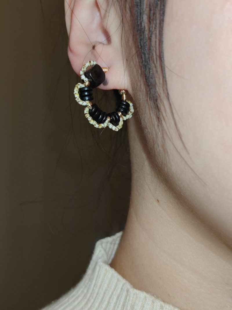 Chinoiserie NaturalSandalwoodFlowerHoopEarrings5