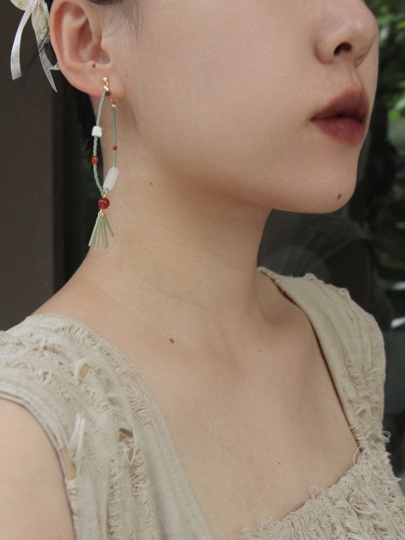 Chinoiserie RedGreenJadeBeadedHoopEarrings5 f3979197 f0fd 4016 b1a6 c75515f7555e