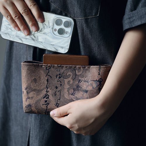 Chinoiserie WoodenHandleSilkPhoneBag10