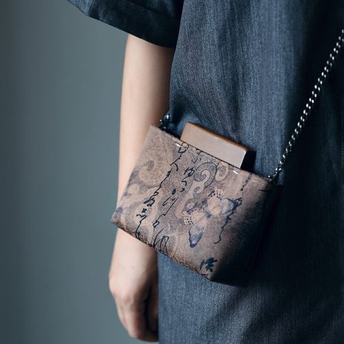 Chinoiserie WoodenHandleSilkPhoneBag8