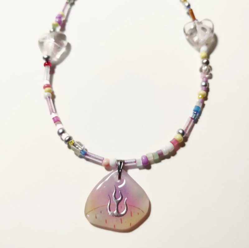 ColorfulFireShrinkPlasticCharmBeadedNecklace1