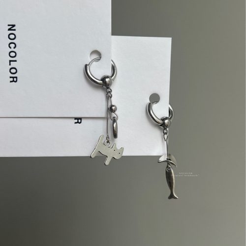 CuteCatAsymmetricEarrings1 e0c875a3 0036 4c2b a718 6b16d827e8be