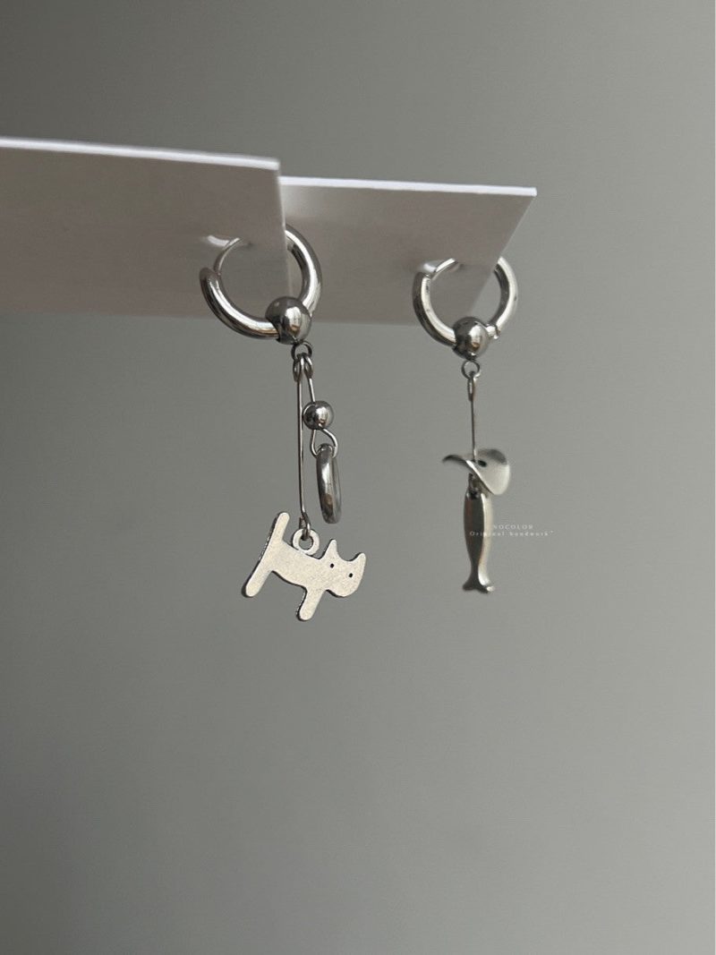 CuteCatAsymmetricEarrings2 7839e01c 934e 4da7 b7ba a955d28fbcd2