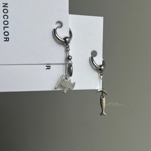 CuteCatAsymmetricEarrings3 1076a593 5df3 47e0 96cd 17cc8714c54b