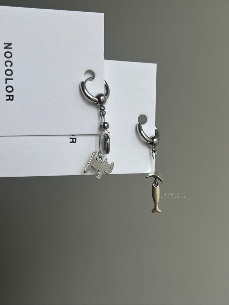 CuteCatAsymmetricEarrings3 1076a593 5df3 47e0 96cd 17cc8714c54b