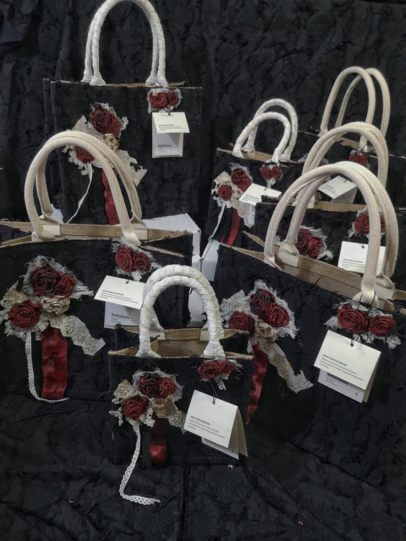 DukeRedRosesLaceTote2