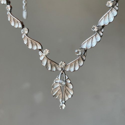 ElegantRuffleWingSilverNecklace8