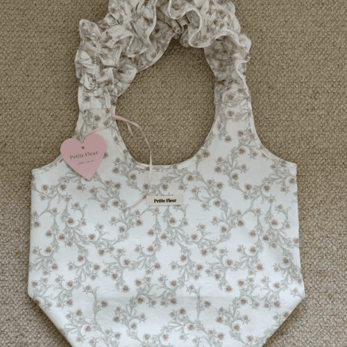 Floral Ruffles Vacation Bucket Bag0