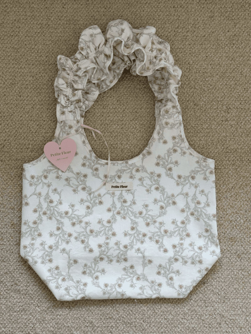 Floral Ruffles Vacation Bucket Bag0