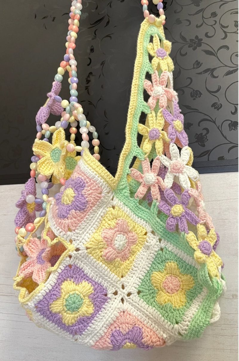 FlowerHollowBeadedCrossbodyBag2 d497f408 139f 4a4b a075 386fddaceef6