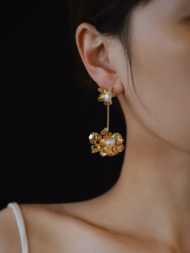 GoldenFlowerPearlDropEarrings