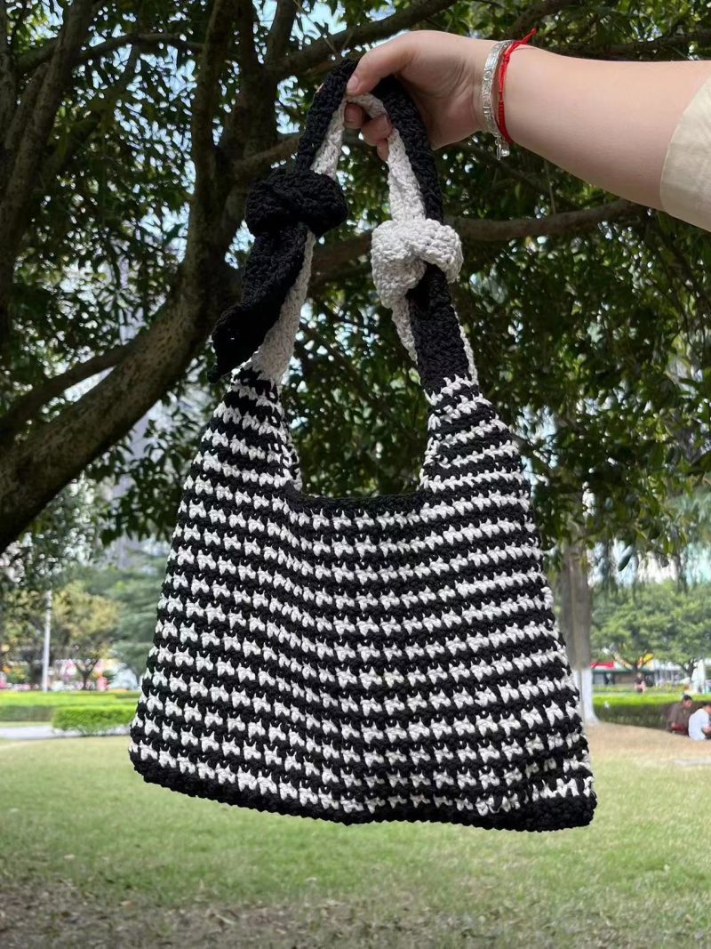 HandmadeBlackWhiteCrochetShoulderBag1