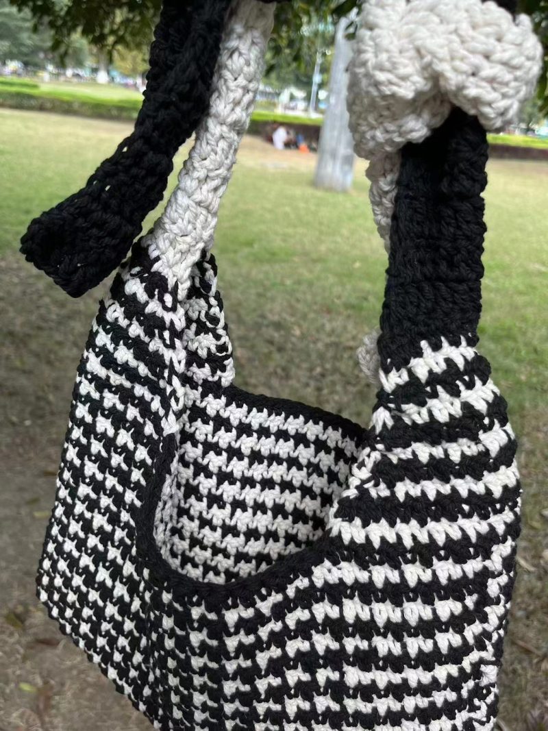 HandmadeBlackWhiteCrochetShoulderBag3