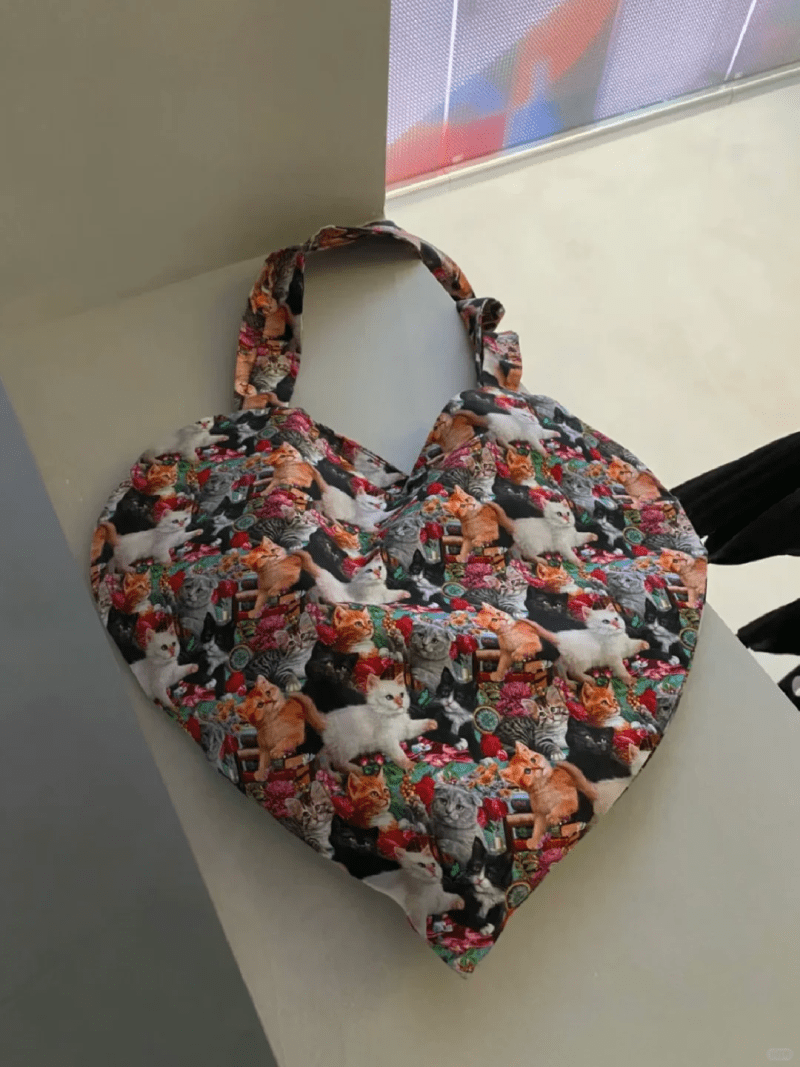 HeartShapeCatDogPrintedBag3 f5cf8e25 35ad 4c02 8307 ce707ac376a3