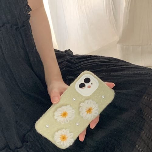 LittleDaisyFurryPhoneCase2