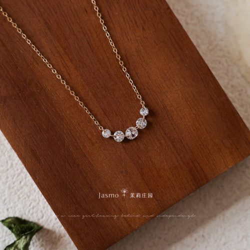 MinimalistZirconNecklace3 5d0602a9 5211 453f b233 49da56eb2291