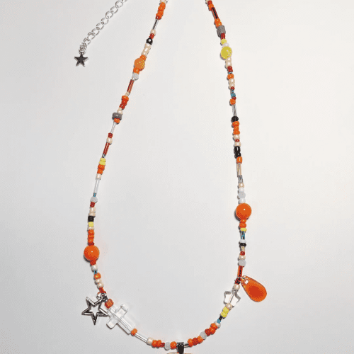 OrangeAppleShrinkPlasticCharmBeadedNecklace 59101aa8 2a0d 4773 9e02 0fe7d7d343cd