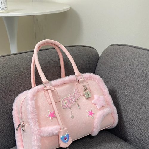 PinkPlushCrossbodyHandbag5 6abfa359 4107 4603 a5d2 940636f2c056