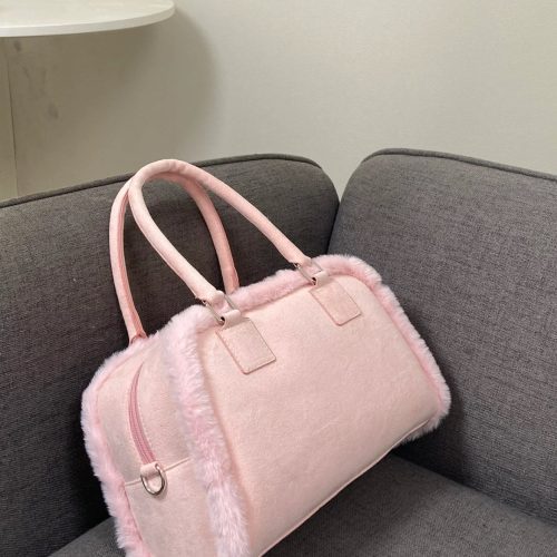 PinkPlushCrossbodyHandbag6 39235533 f3b9 4a7f b26f 20ad4174772b