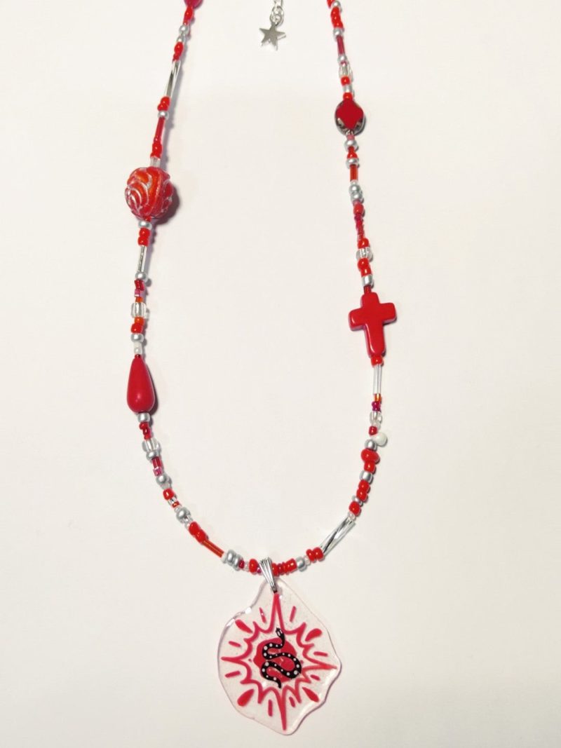 RedBlackSnakeShrinkPlasticCharmBeadedNecklace2