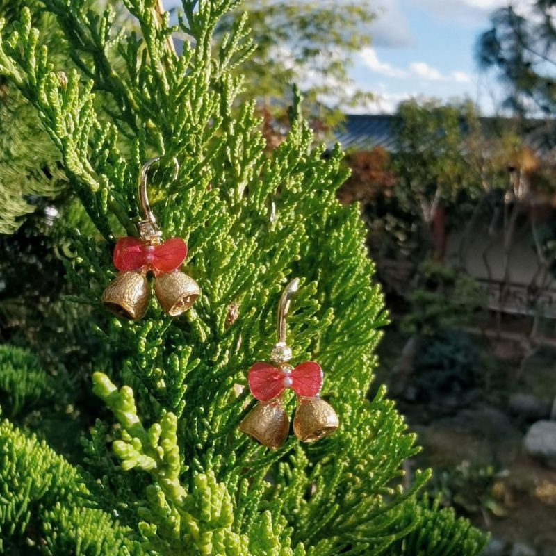 RedHydrangeaSmallBellResinEarrings2