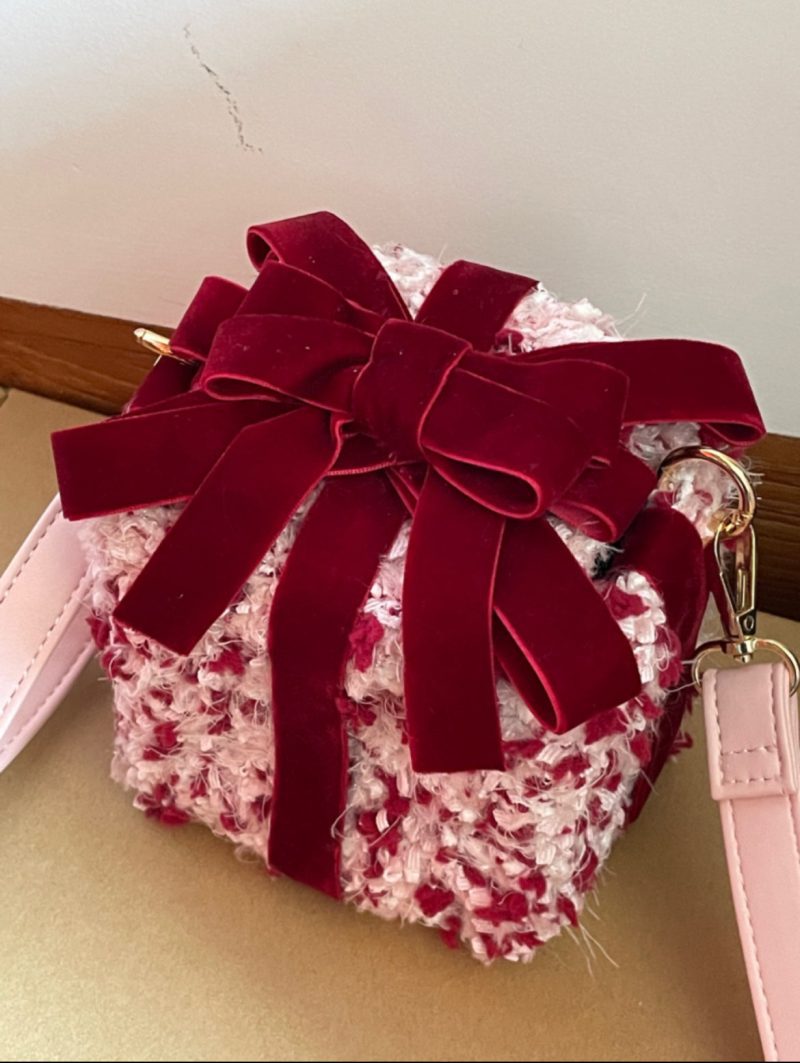 RedVelvetBowCrochetSquareCrossbodyBag1