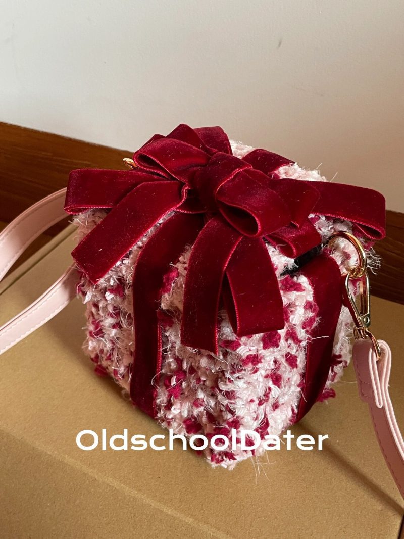 RedVelvetBowCrochetSquareCrossbodyBag2