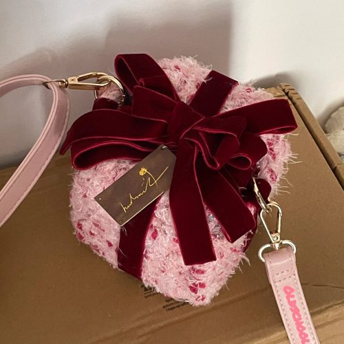 RedVelvetBowCrochetSquareCrossbodyBag5